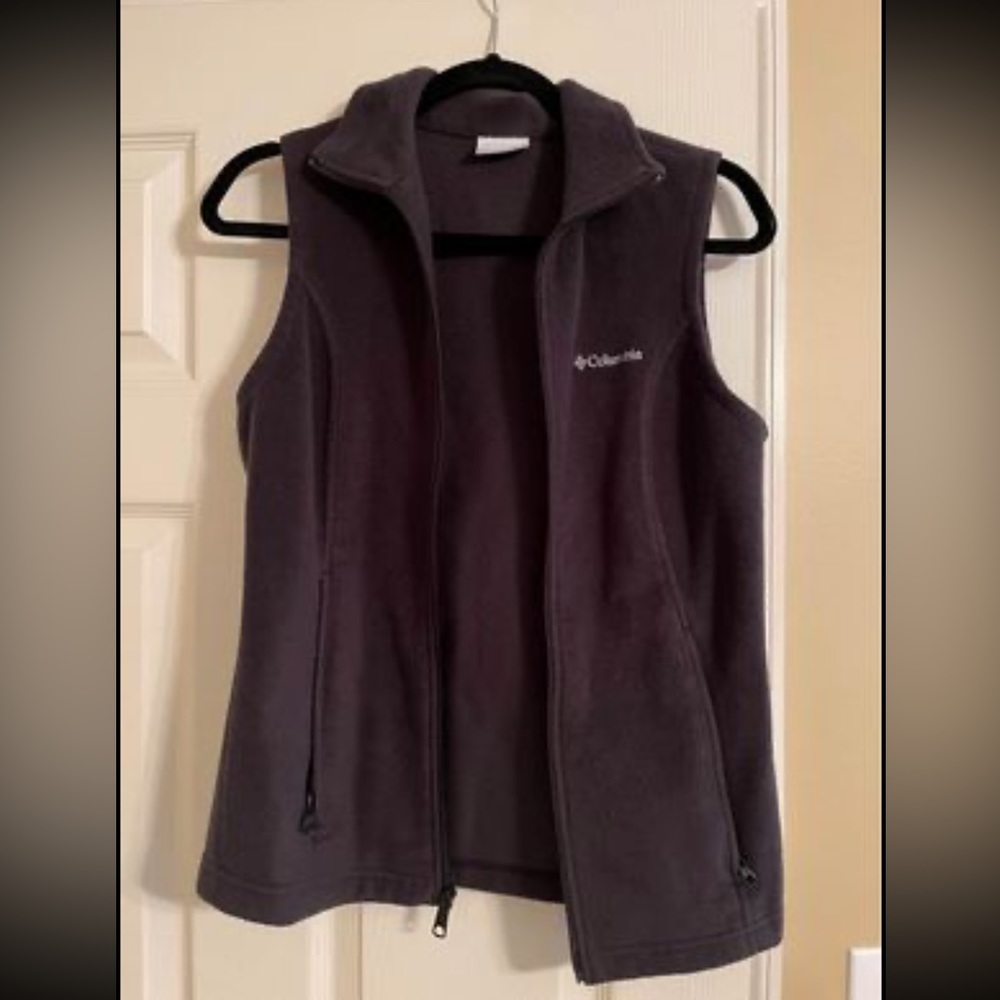 Columbia Vest, Size Small, Dark Grey